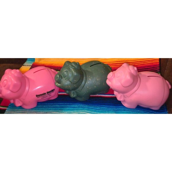 Set Of 3 Plastic Piggy Banks Pink & Green Ararat Shrine Hospital Fundraiser Coll - Picture 7 of 8